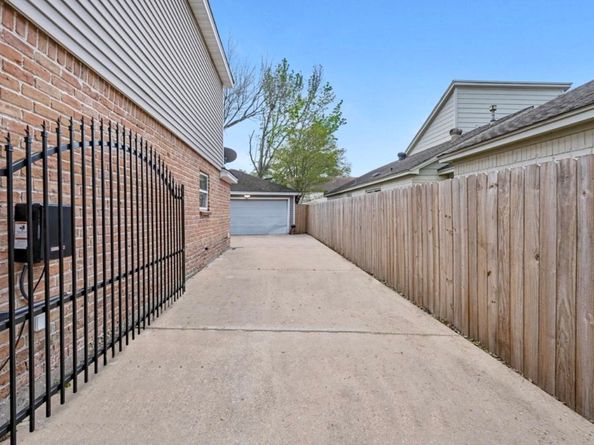 11319 Briar Forest Drive, Houston TX 77077
