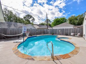 2930 Kevin Lane, Houston TX 77043