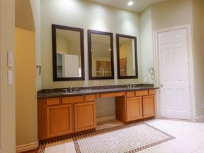 1314 Sherwood Springs Lane, Houston TX 77043