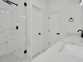 3036 Live Oak Street, Houston TX 77004