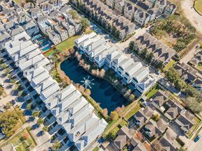 1243 W 15th 1/2 Street, Houston TX 77008