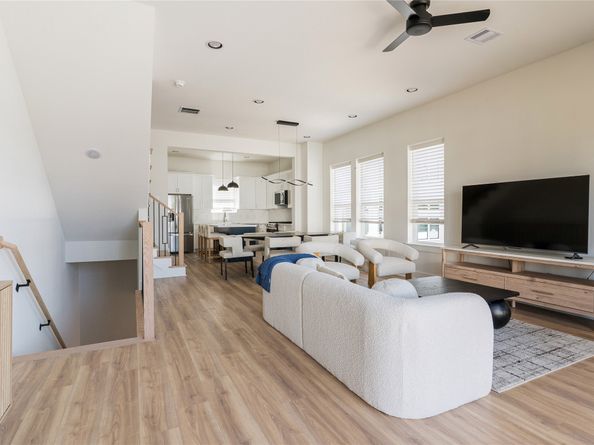 2428 Ella Boulevard, Houston TX 77008