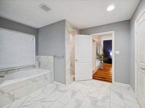 19 Thornhill Oaks Drive, Houston TX 77015