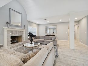 19 Thornhill Oaks Drive, Houston TX 77015