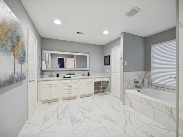 19 Thornhill Oaks Drive, Houston TX 77015