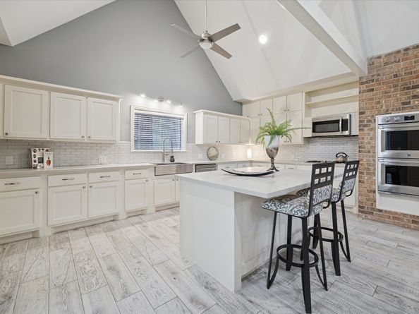 19 Thornhill Oaks Drive, Houston TX 77015