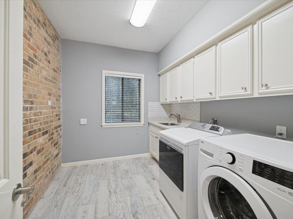 19 Thornhill Oaks Drive, Houston TX 77015