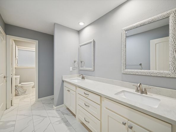 19 Thornhill Oaks Drive, Houston TX 77015