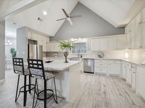 19 Thornhill Oaks Drive, Houston TX 77015