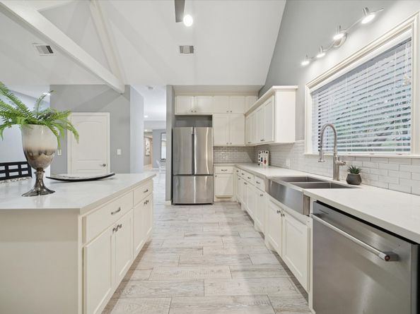 19 Thornhill Oaks Drive, Houston TX 77015