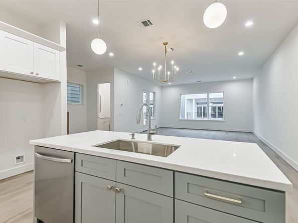 7709 Earl Rudder Way, Houston TX 77055