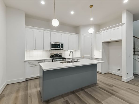 7709 Earl Rudder Way, Houston TX 77055