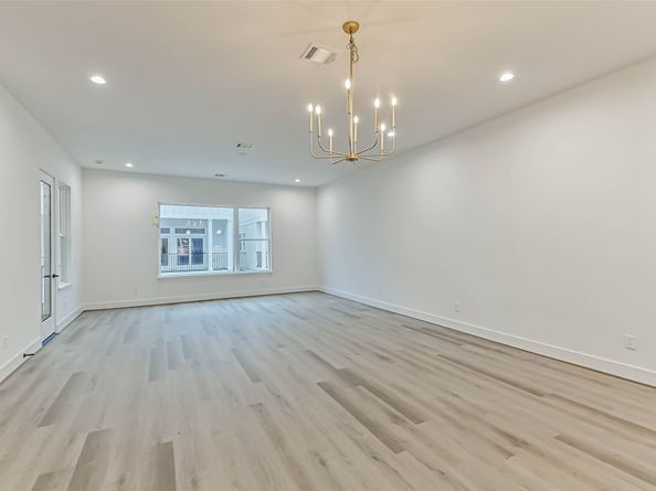 7709 Earl Rudder Way, Houston TX 77055