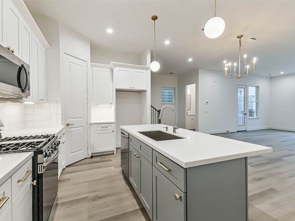 7709 Earl Rudder Way, Houston TX 77055