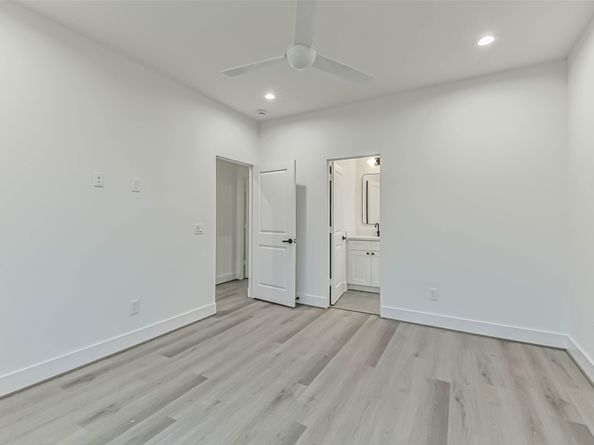 7709 Earl Rudder Way, Houston TX 77055