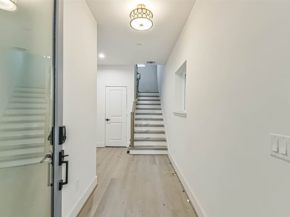 7709 Earl Rudder Way, Houston TX 77055