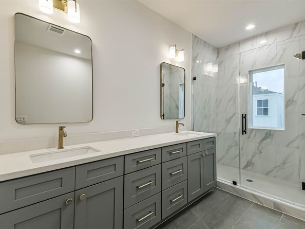 7709 Earl Rudder Way, Houston TX 77055