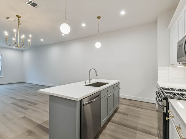 7709 Earl Rudder Way, Houston TX 77055