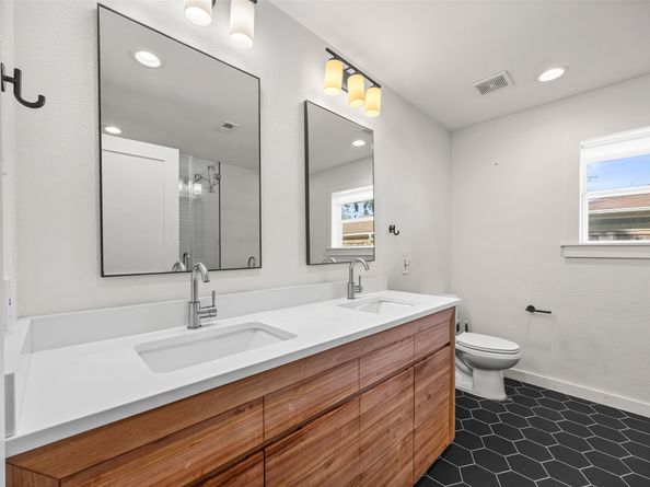 9715 Greenwillow Street, Houston TX 77096