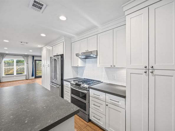 9715 Greenwillow Street, Houston TX 77096