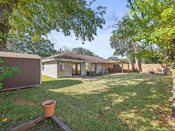 9715 Greenwillow Street, Houston TX 77096