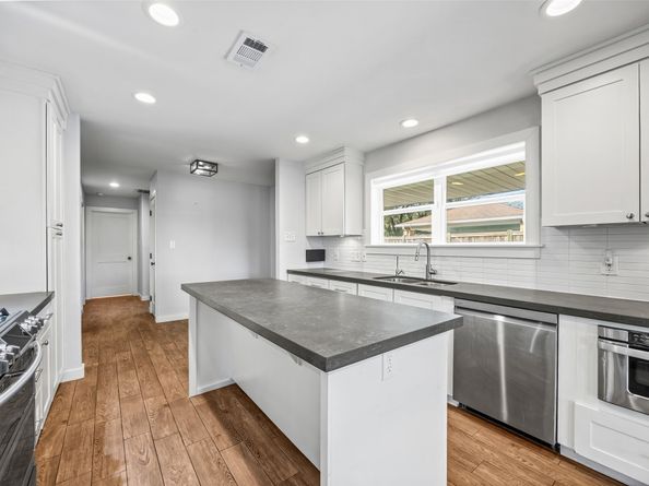 9715 Greenwillow Street, Houston TX 77096