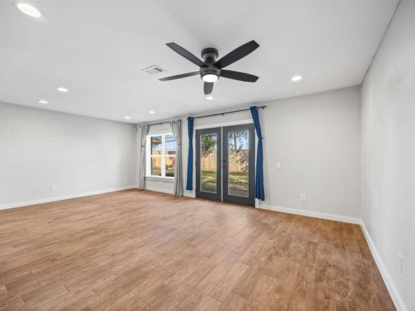 9715 Greenwillow Street, Houston TX 77096