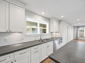 9715 Greenwillow Street, Houston TX 77096