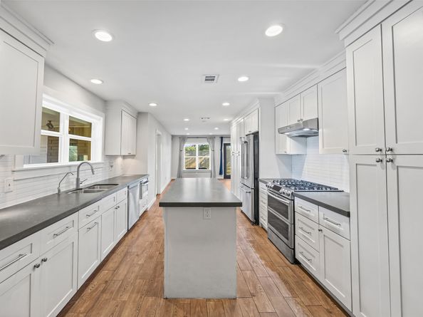 9715 Greenwillow Street, Houston TX 77096