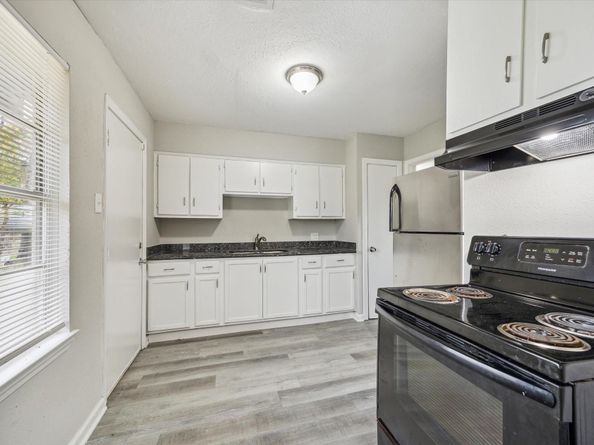 5835 Kenilwood Drive, Houston TX 77033