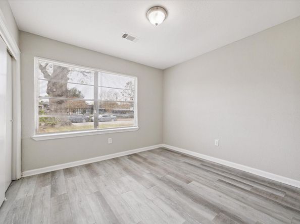 5835 Kenilwood Drive, Houston TX 77033