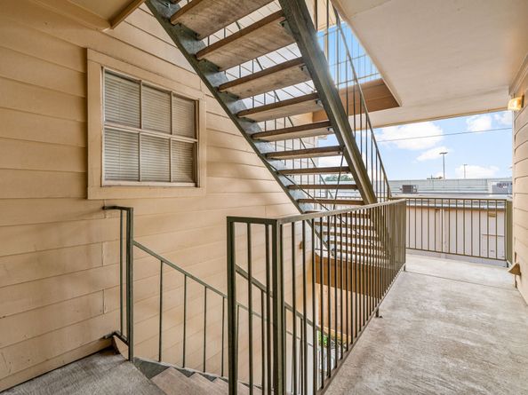 12550 Whittington Drive 811, Houston TX 77077