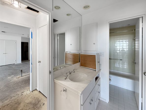 6335 W Northwest Highway 1815, Dallas TX 75225