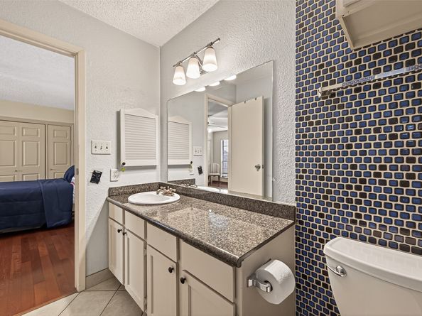 6201 Beverlyhill Street 1, Houston TX 77057