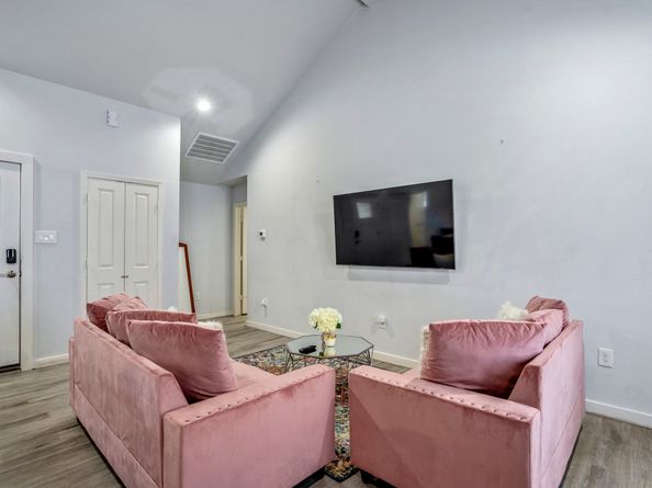 2516 Cleburne Street, Houston TX 77004