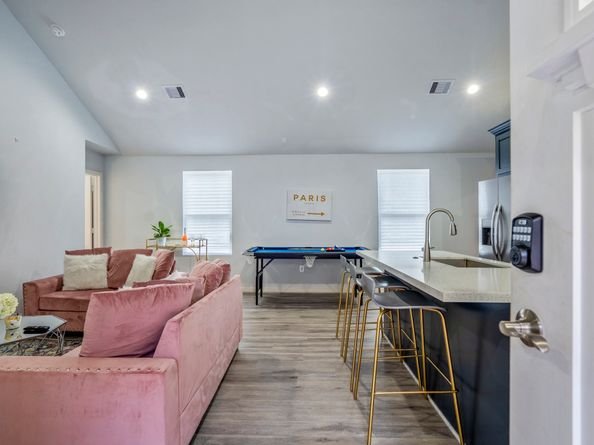 2516 Cleburne Street, Houston TX 77004