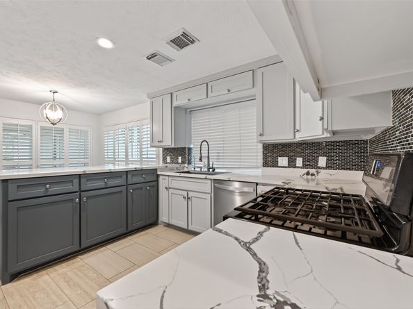 4019 Saint Michaels Court, Sugar Land TX 77479