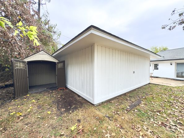 1415 Mapleton Drive, Houston TX 77043