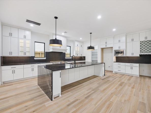 1201 Confederate Road, Houston TX 77055