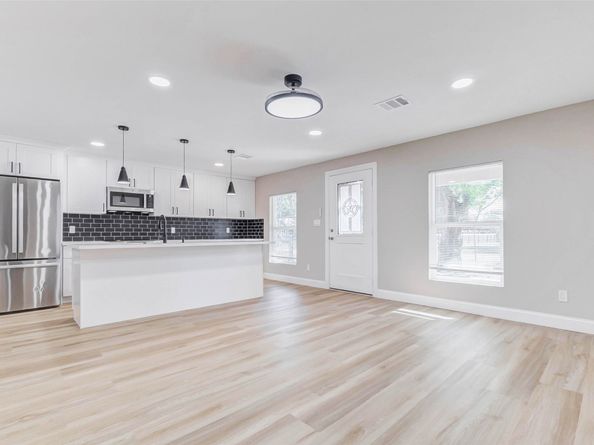 1054 Dewalt Street, Houston TX 77088