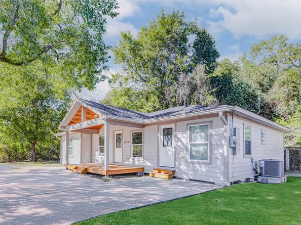 1054 Dewalt Street, Houston TX 77088