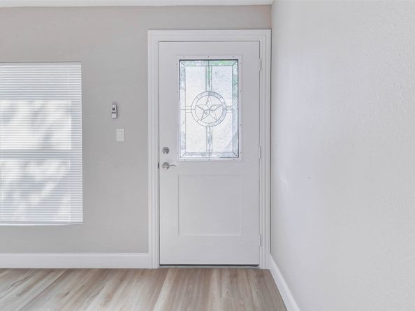 1054 Dewalt Street, Houston TX 77088