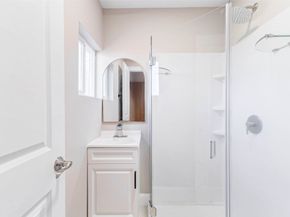 1054 Dewalt Street, Houston TX 77088