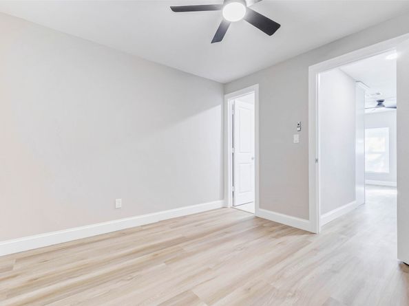 1054 Dewalt Street, Houston TX 77088