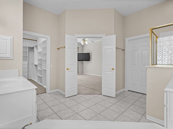 83 Robindale Circle, Conroe TX 77384