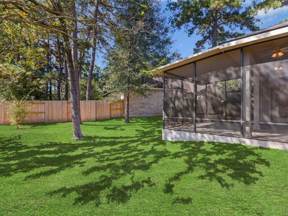 83 Robindale Circle, Conroe TX 77384