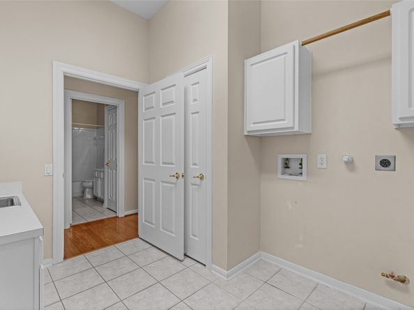 83 Robindale Circle, Conroe TX 77384