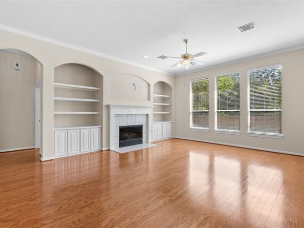 83 Robindale Circle, Conroe TX 77384