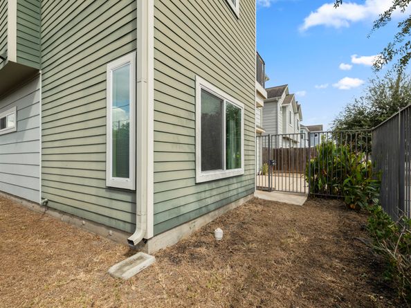 2302 Wipprecht Street, Houston TX 77020