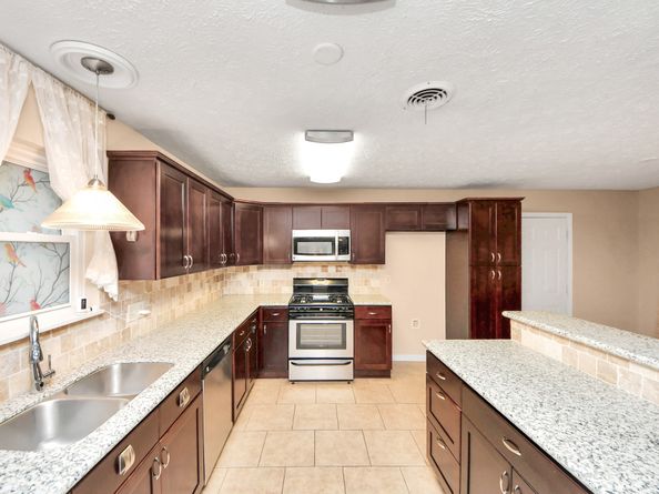 5758 Heron Drive, Houston TX 77033